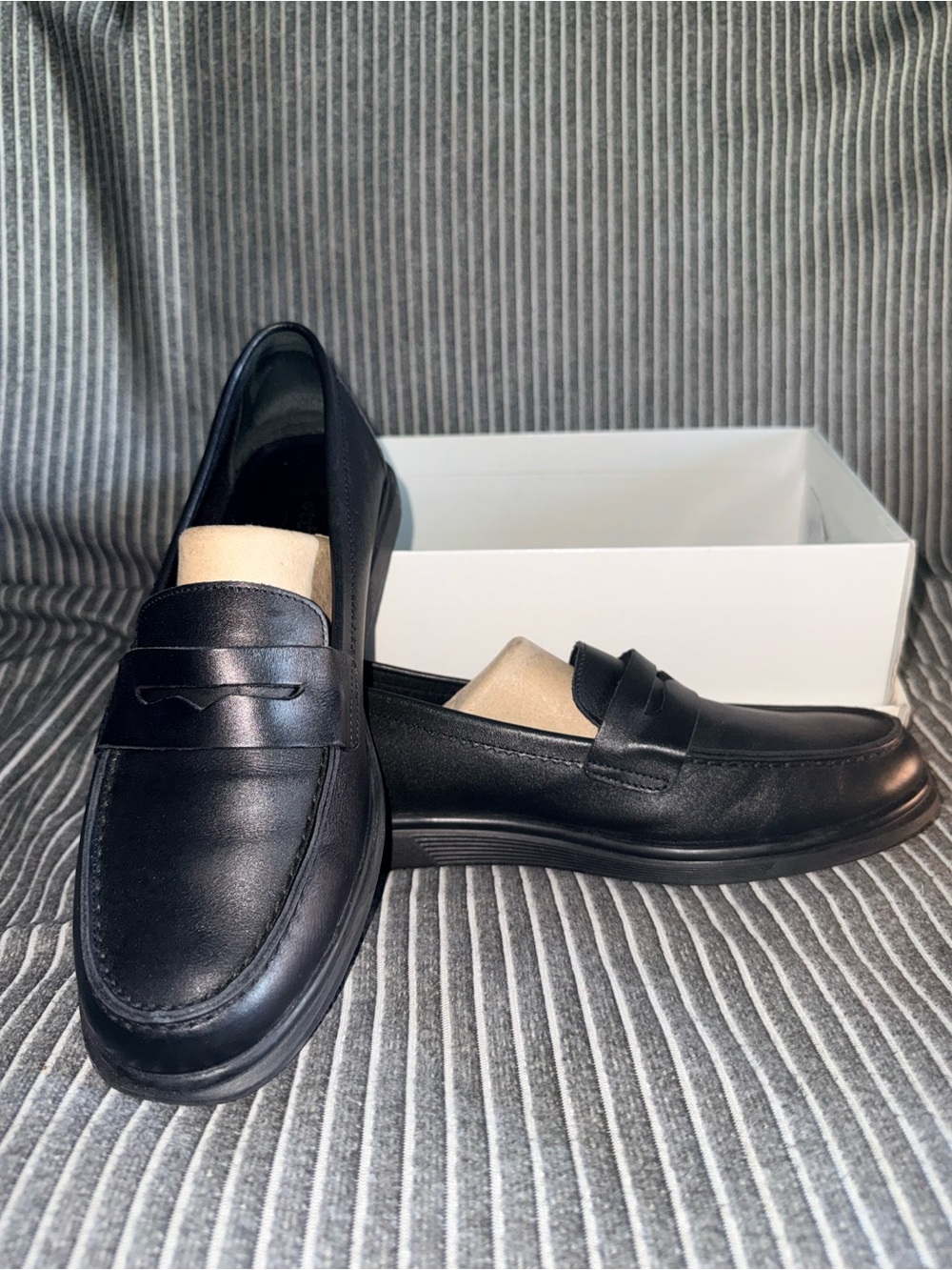 Sperry Black Leather Penny Loafers (Women, 40) - Picture 4 of 7